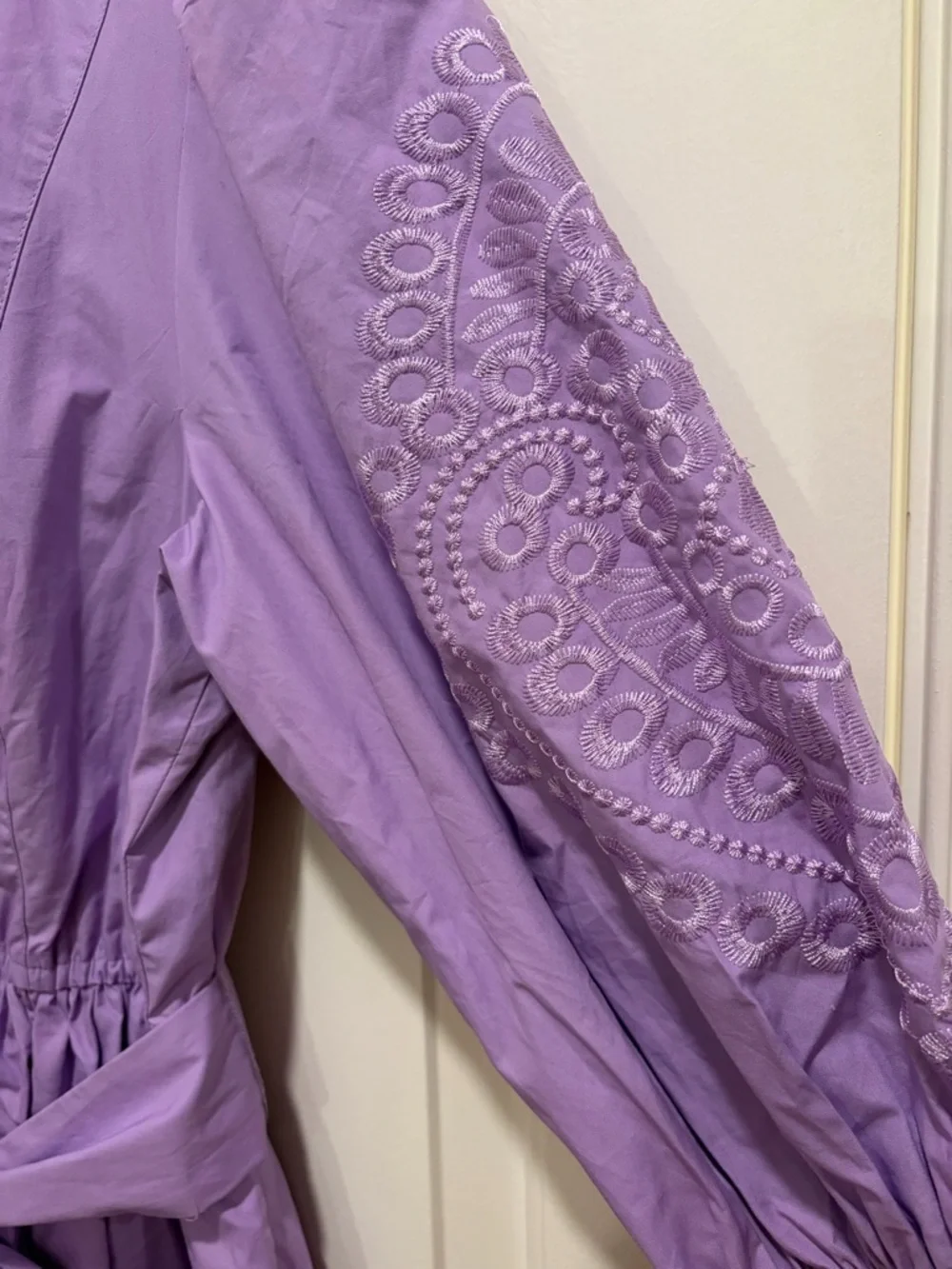 HYACINTH HOUSE Embroidery Dowling Midi Dress Lavender Size Medium NWT - Picture 4 of 7